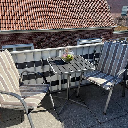 Hotel Peters Neuharlingersiel Exterior foto